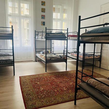 East Point Hostel Будапеща Екстериор снимка