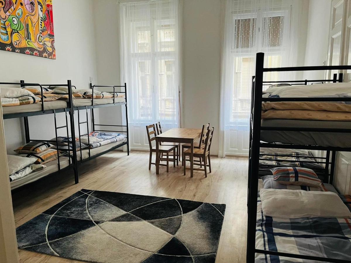 East Point Hostel Будапеща Екстериор снимка