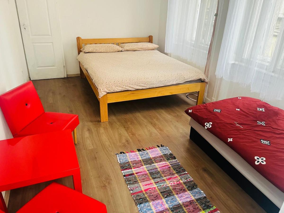 East Point Hostel Будапеща Екстериор снимка